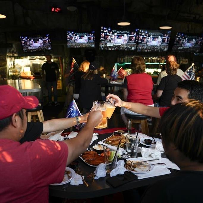 ºÃÉ«tvs gather for camaraderie, food and drink at U.S. election night watch parties